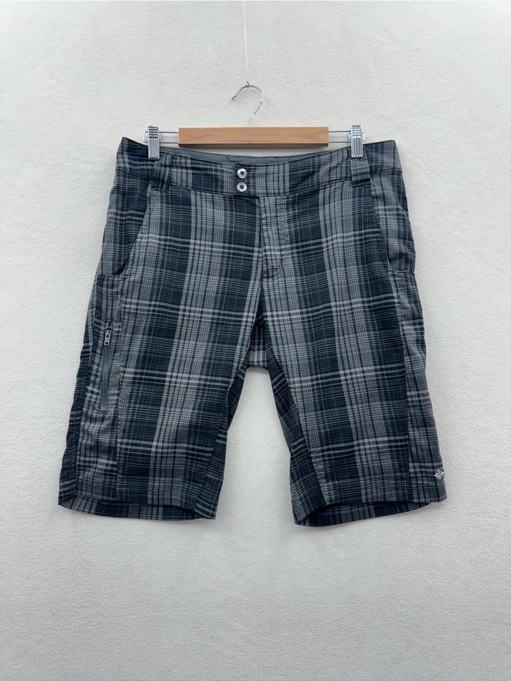 Columbia Women’s 10 Titanium Omni Shade Plaid Hiking Walking Shorts Pockets